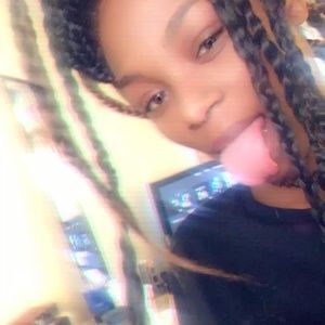 Meet your Posher, Kanisha